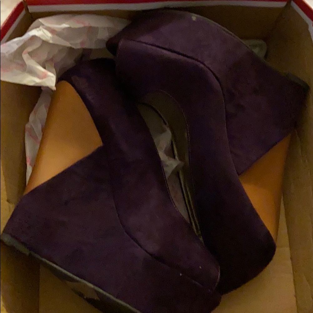 Shoes - Picture 4 of 4